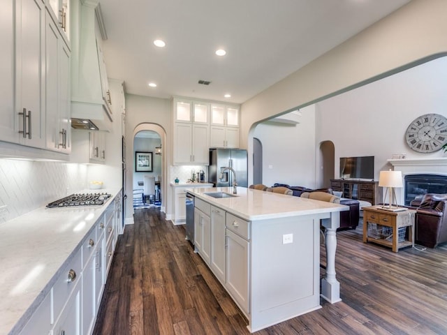 3051 Kennington Dr, Prosper, TX 75078 - kitchen with arched walkways, stainless steel appliances, a sink, light countertops, and recessed lighting