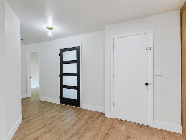 351 Oak Creek Dr, New Hope, TX 75071 - entryway featuring light wood finished floors and baseboards