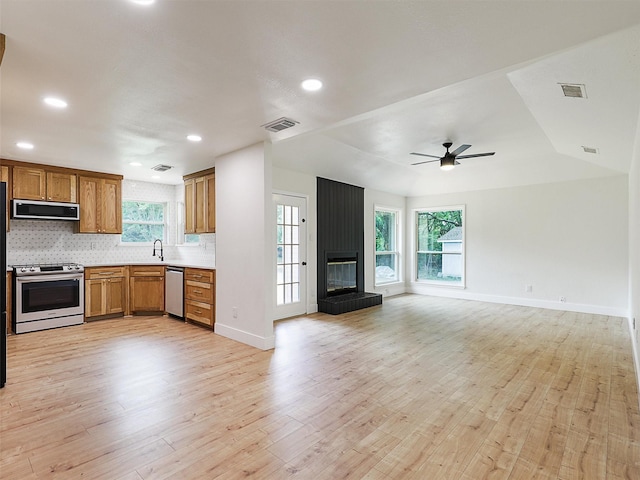 351 Oak Creek Dr, New Hope, TX 75071 - kitchen featuring appliances with stainless steel finishes, open floor plan, light wood-type flooring, a sink, and recessed lighting
