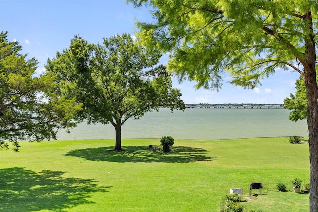 5556 Canada Ct, Rockwall, TX 75032 - view of home's community featuring a water view and a lawn