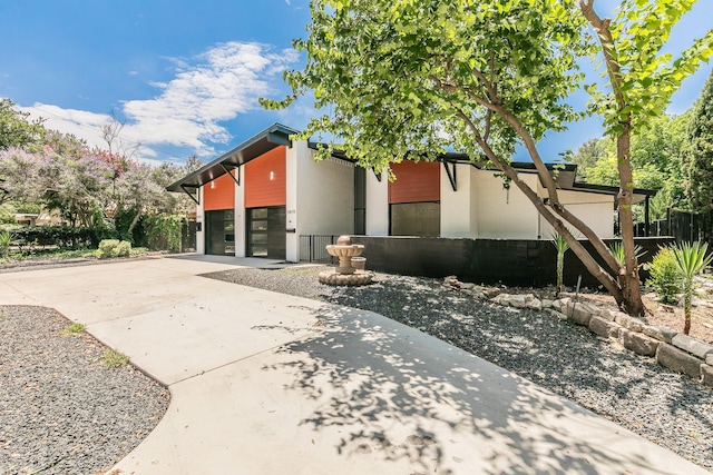 11417 Park Central Pl, Dallas, TX 75230 - view of side of home with concrete driveway and an attached garage