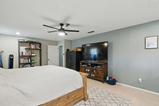 945 Lake Ridge Dr, Azle, TX 76020 - bedroom with light wood-style flooring, baseboards, and ceiling fan