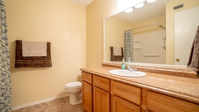 906 Pear Ct, Joshua, TX 76058 - full bathroom with toilet, vanity, baseboards, and a shower with curtain