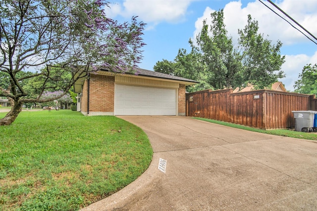 11406 Drummond Dr, Dallas, TX 75228 - garage with driveway