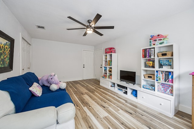 6607 Leameadow Dr, Dallas, TX 75248 - living area featuring wood finished floors, a ceiling fan, and baseboards
