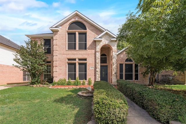 8209 Shoshoni Dr, Arlington, TX 76002 - traditional-style home with brick siding and a front yard