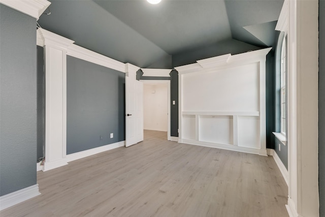 8209 Shoshoni Dr, Arlington, TX 76002 - empty room featuring light wood-type flooring, vaulted ceiling, and baseboards