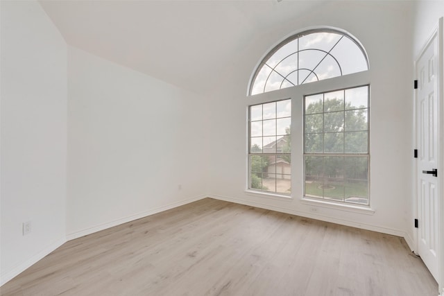 8209 Shoshoni Dr, Arlington, TX 76002 - unfurnished room featuring plenty of natural light, light wood finished floors, baseboards, and vaulted ceiling