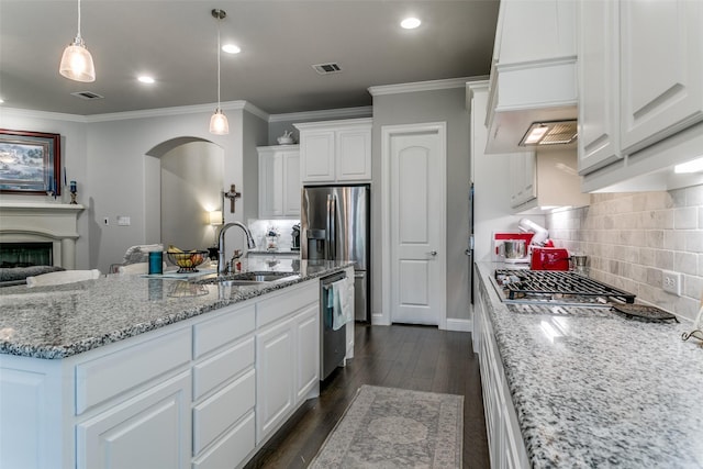 6929 Heather Ln, North Richland Hills, TX 76182 - kitchen with a sink, arched walkways, white cabinetry, backsplash, and ornamental molding
