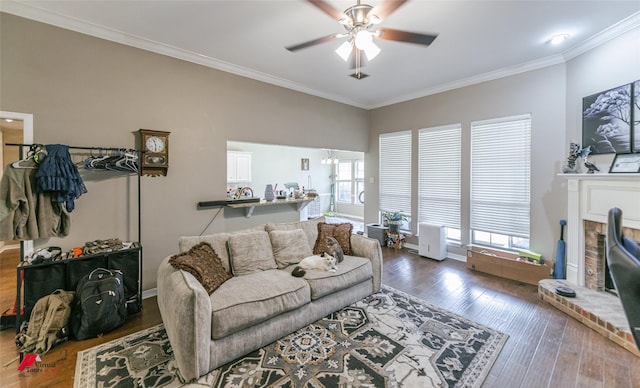 6008 Pepperwood Cir, Bossier City, LA 71111 - living room featuring a ceiling fan, crown molding, wood-type flooring, and baseboards