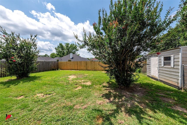 6008 Pepperwood Cir, Bossier City, LA 71111 - view of yard featuring an outbuilding