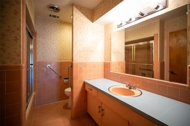 10210 E Lk Highlands, Dallas, TX 75218 - empty room featuring plenty of natural light, light colored carpet, and baseboards