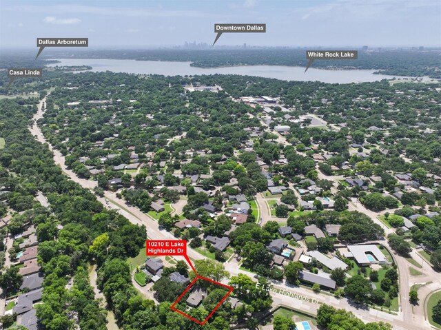 10210 E Lk Highlands, Dallas, TX 75218 - aerial view of property and surrounding area featuring a large body of water and property parcel outlined