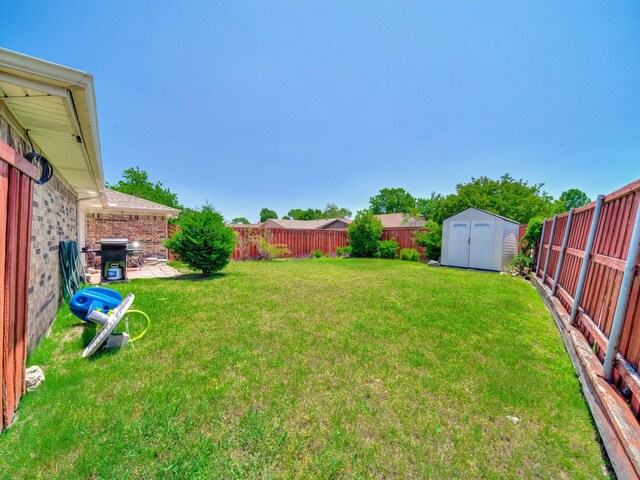 4640 Versailles Ln, Plano, TX 75093 - view of yard featuring a patio area