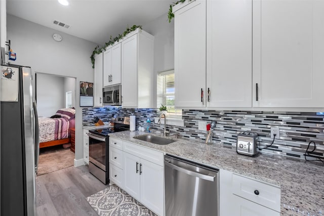 15070 Fm 916, Maypearl, TX 76064 - kitchen with stainless steel appliances, a sink, light wood-type flooring, and white cabinets