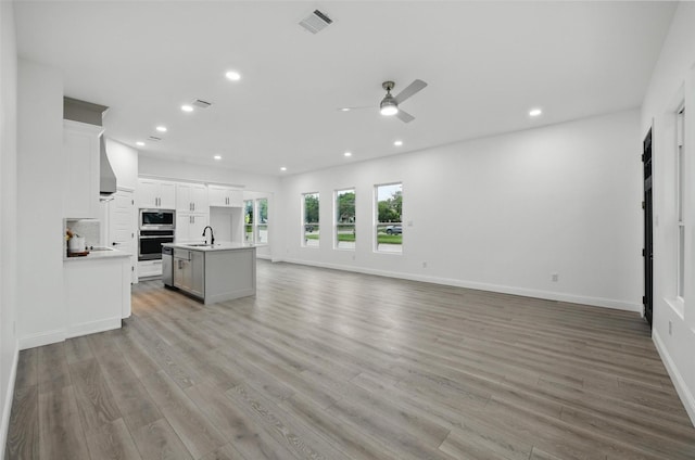3220 N Houston, Fort Worth, TX 76106 - unfurnished living room featuring a sink, ceiling fan, recessed lighting, light wood-style floors, and baseboards