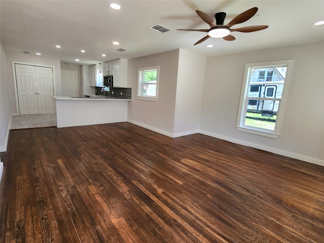 907 S Dixon St S, Gainesville, TX 76240 - unfurnished living room featuring dark wood finished floors, baseboards, recessed lighting, and ceiling fan