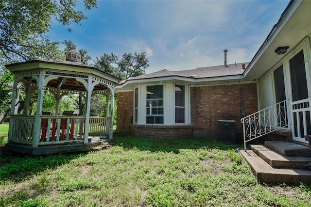 738 Westwood Dr, Marlin, TX 76661 - view of green lawn featuring a gazebo
