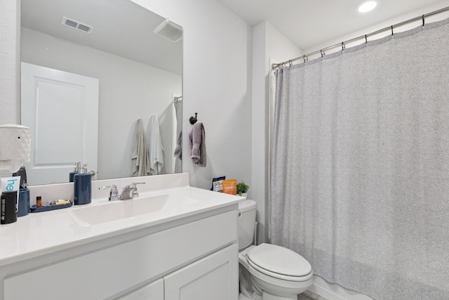 140 Running River Dr, Boyd, TX 76023 - bathroom with vanity, curtained shower, and recessed lighting