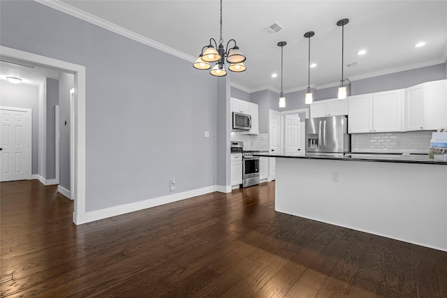 729 S Winnetka Ave, Dallas, TX 75208 - kitchen with appliances with stainless steel finishes, dark countertops, backsplash, recessed lighting, and a chandelier