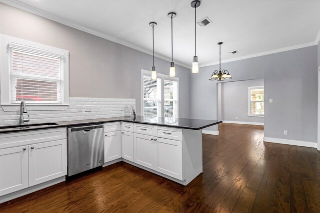 729 S Winnetka Ave, Dallas, TX 75208 - kitchen with dishwasher, a sink, a peninsula, dark countertops, and dark wood-style flooring