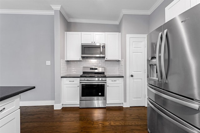 729 S Winnetka Ave, Dallas, TX 75208 - kitchen with appliances with stainless steel finishes, dark countertops, crown molding, dark wood-type flooring, and decorative backsplash