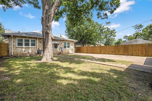 729 S Winnetka Ave, Dallas, TX 75208 - view of yard