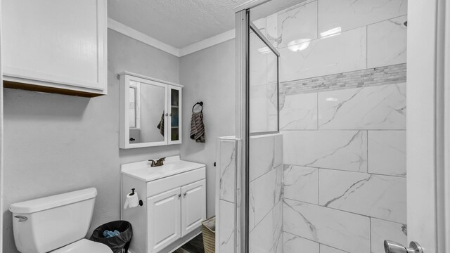 1007 SE 24th St, Mineral Wells, TX 76067 - full bathroom featuring vanity, a shower stall, toilet, and a textured ceiling