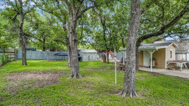 1007 SE 24th St, Mineral Wells, TX 76067 - view of yard featuring a carport