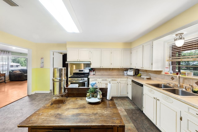 808 S Main St, Winnsboro, TX 75494 - kitchen with appliances with stainless steel finishes, a sink, white cabinets, and light countertops