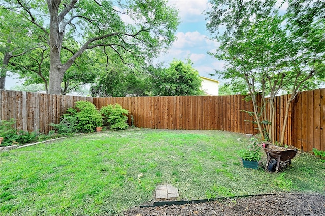 614 Brookfield Dr, Garland, TX 75040 - view of yard