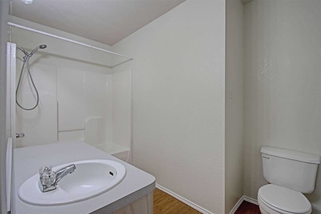 1103 Lynnwood Ct, Cleburne, TX 76033 - full bath featuring baseboards, wood finished floors, a shower, toilet, and a sink