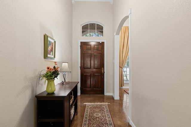 240 Lakeside Oaks Cir, Lakeside, TX 76135 - foyer entrance with arched walkways, baseboards, and a towering ceiling