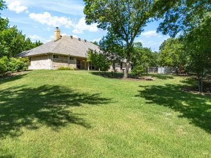 240 Lakeside Oaks Cir, Lakeside, TX 76135 - view of grassy yard