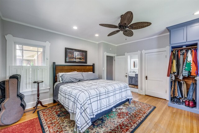 2220 Mistletoe Blvd, Fort Worth, TX 76110 - bedroom with crown molding, light wood-style flooring, ensuite bath, recessed lighting, and a ceiling fan