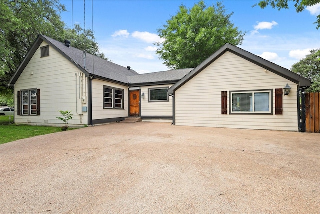 3200 Haltom Rd, Haltom City, TX 76117 - ranch-style house featuring a shingled roof