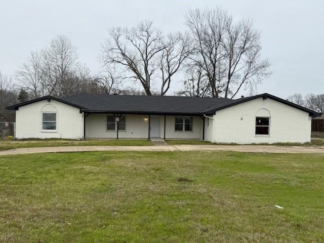 6300 Lumley Rd, Mesquite, TX 75181 - ranch-style house with a front yard