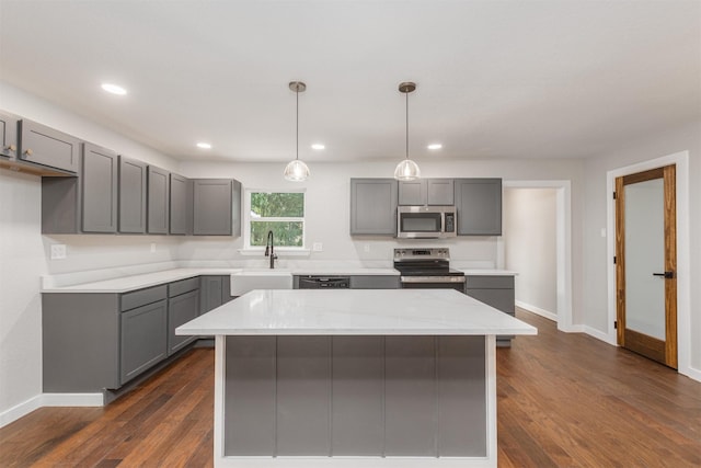 1024 Tower St, Canton, TX 75103 - kitchen featuring appliances with stainless steel finishes, gray cabinets, a sink, baseboards, and recessed lighting