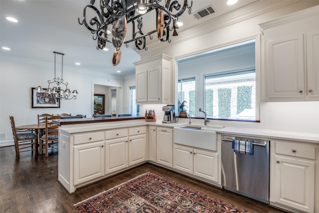 7975 Caruth Ct, Dallas, TX 75225 - kitchen featuring dishwasher, a chandelier, a sink, ornamental molding, and a peninsula