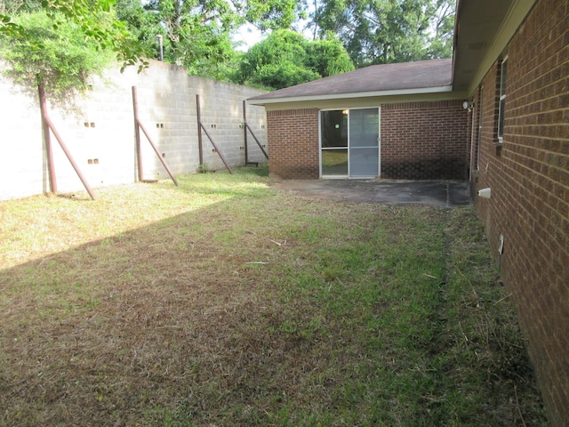 611 W 4th St, Homer, LA 71040 - view of yard featuring a patio
