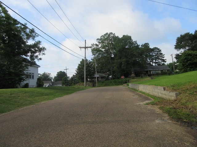 611 W 4th St, Homer, LA 71040 - view of asphalt street featuring traffic signs
