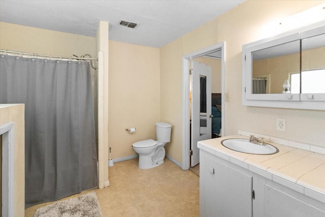 2311 Anderson St, Irving, TX 75062 - full bath featuring toilet, vanity, a shower with shower curtain, and tile patterned floors