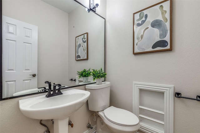 4037 Azure Ln, Addison, TX 75001 - bathroom featuring a sink and toilet