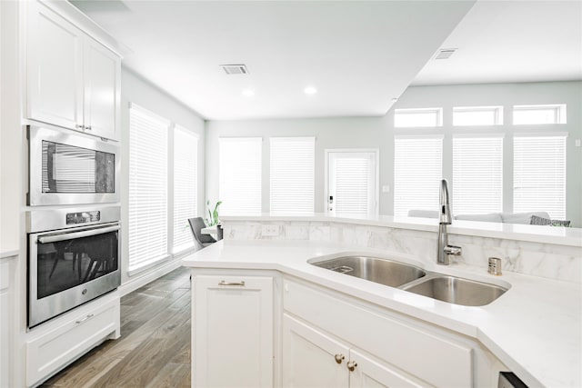 1507 Calcot Ln, Forney, TX 75126 - kitchen featuring appliances with stainless steel finishes, a sink, light wood-type flooring, and light countertops