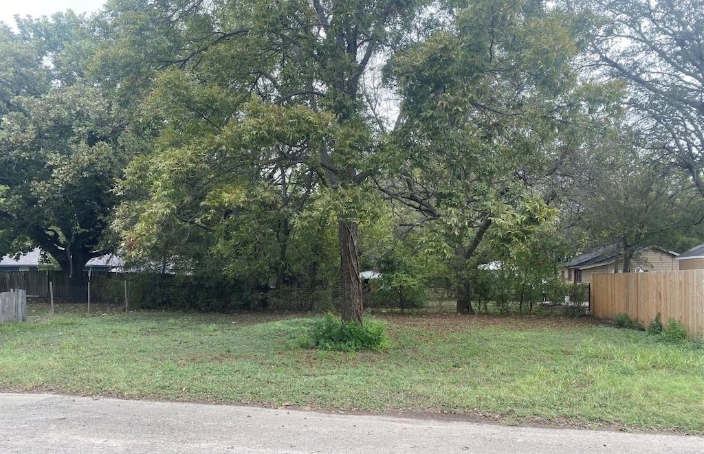 1204 N Wood St, Cleburne, TX 76033