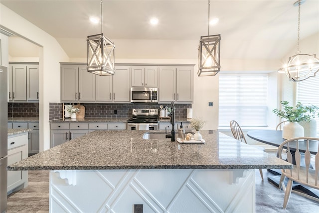 293 Cisco Trl, Forney, TX 75126 - kitchen with stainless steel appliances, a chandelier, tasteful backsplash, gray cabinets, and lofted ceiling
