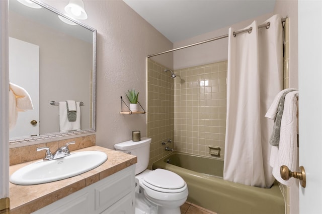 7624 Lake Highlands Dr, Fort Worth, TX 76179 - full bathroom featuring vanity, shower / bath combo with shower curtain, toilet, and a textured wall