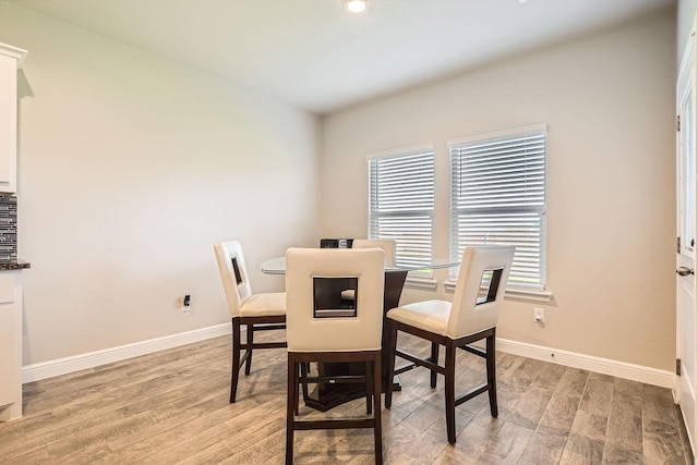 1225 Elmwood Dr, Cedar Hill, TX 75104 - dining area featuring light wood-style floors, baseboards, and recessed lighting