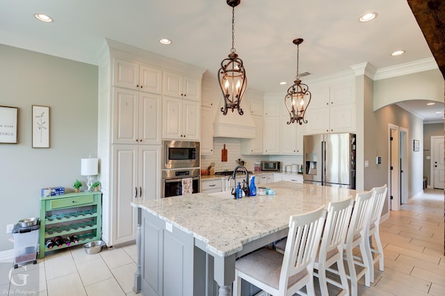 1029 Spanish Moss Cir, Bossier City, LA 71111 - kitchen with stainless steel appliances, arched walkways, a sink, backsplash, and a chandelier