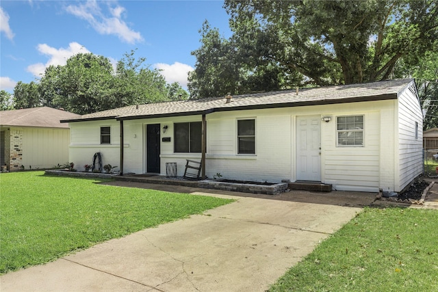 417 Birchwood Cir, Mesquite, TX 75149 - ranch-style home with a front lawn and brick siding